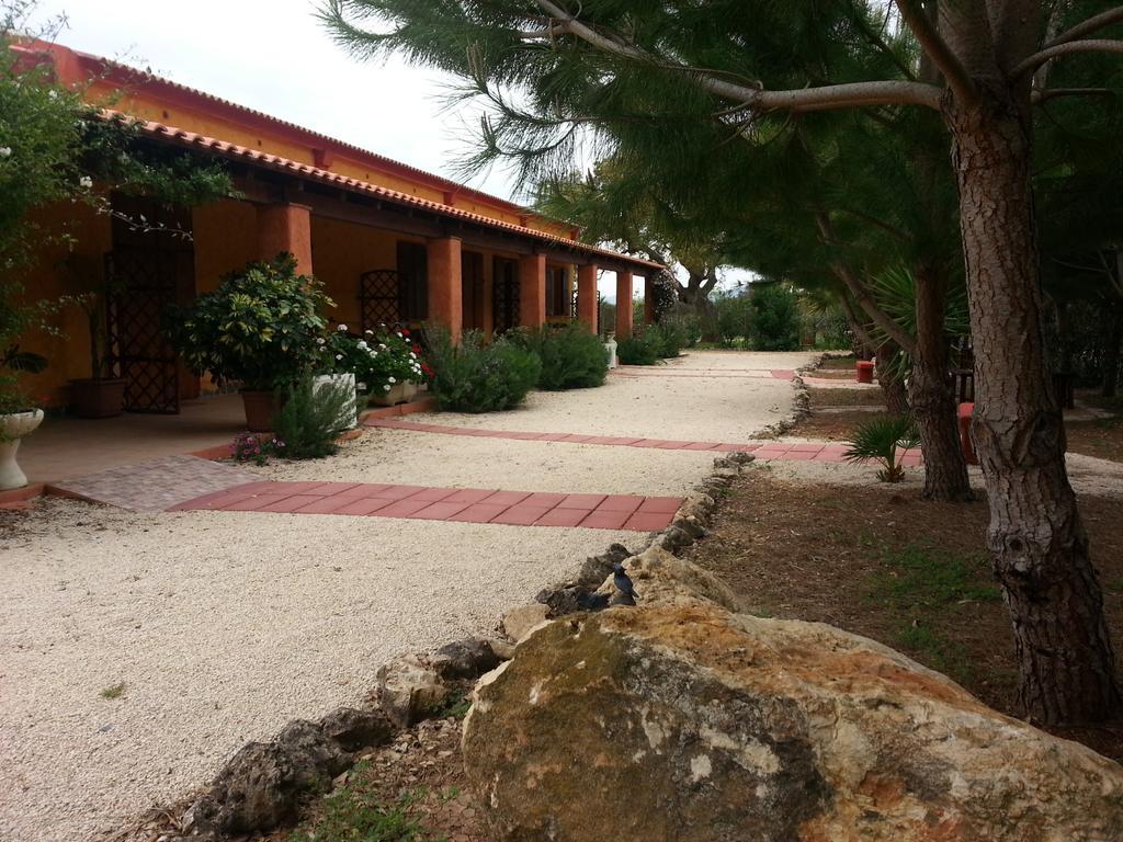 Agriturismo La Barca In Secca ออลเมโด ภายนอก รูปภาพ