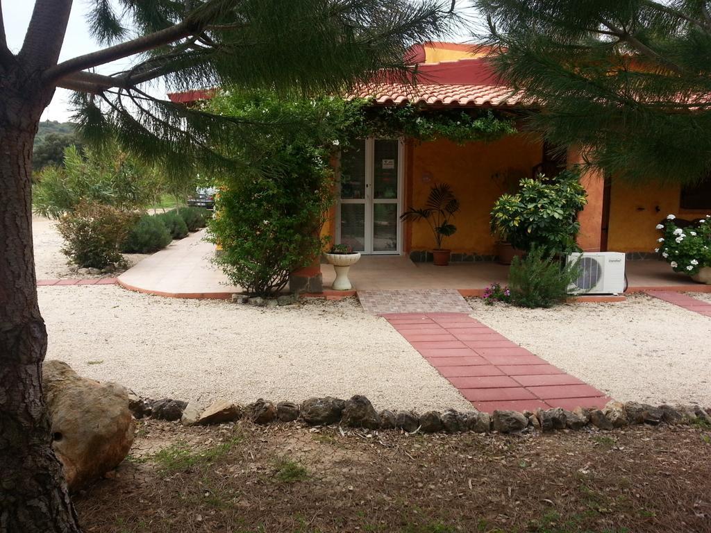 Agriturismo La Barca In Secca ออลเมโด ภายนอก รูปภาพ