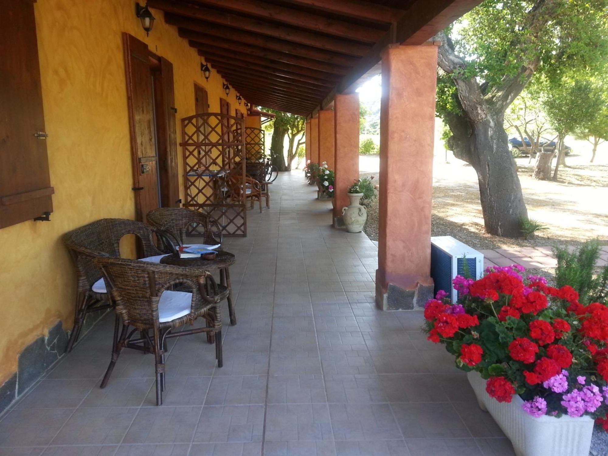 Agriturismo La Barca In Secca ออลเมโด ภายนอก รูปภาพ