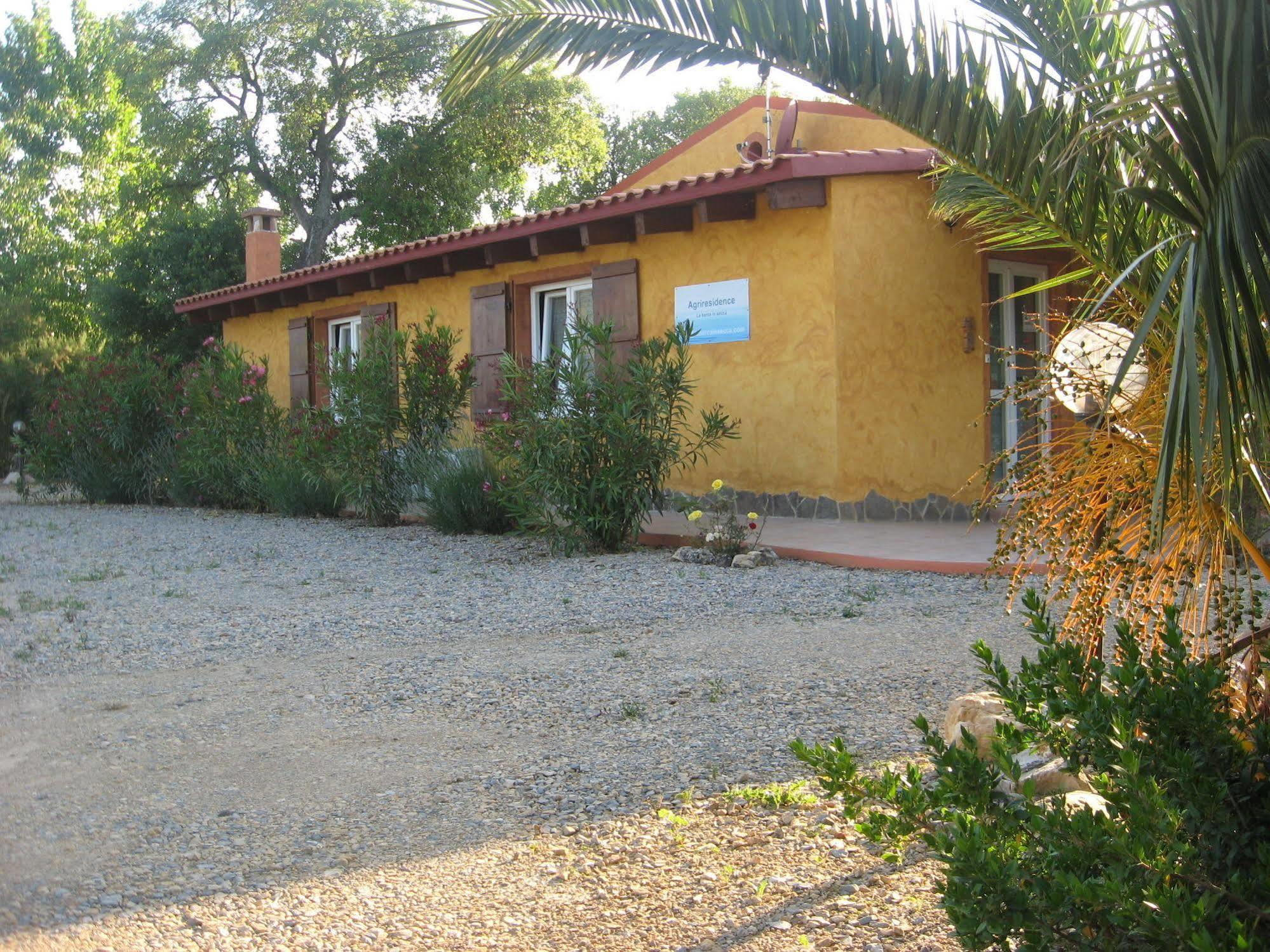Agriturismo La Barca In Secca ออลเมโด ภายนอก รูปภาพ