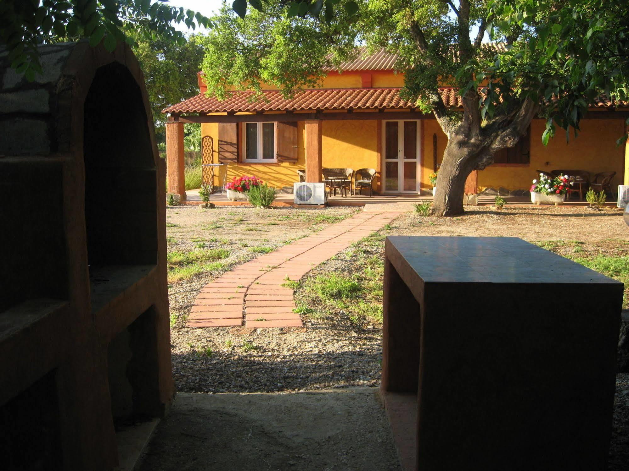 Agriturismo La Barca In Secca ออลเมโด ภายนอก รูปภาพ
