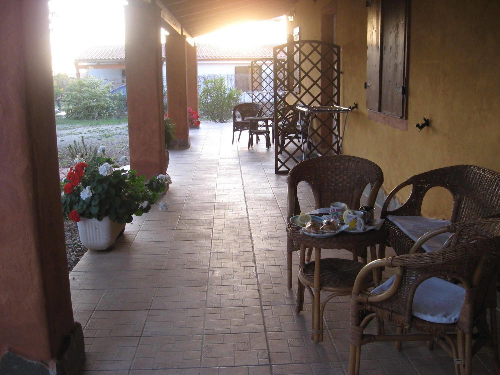 Agriturismo La Barca In Secca ออลเมโด ภายนอก รูปภาพ
