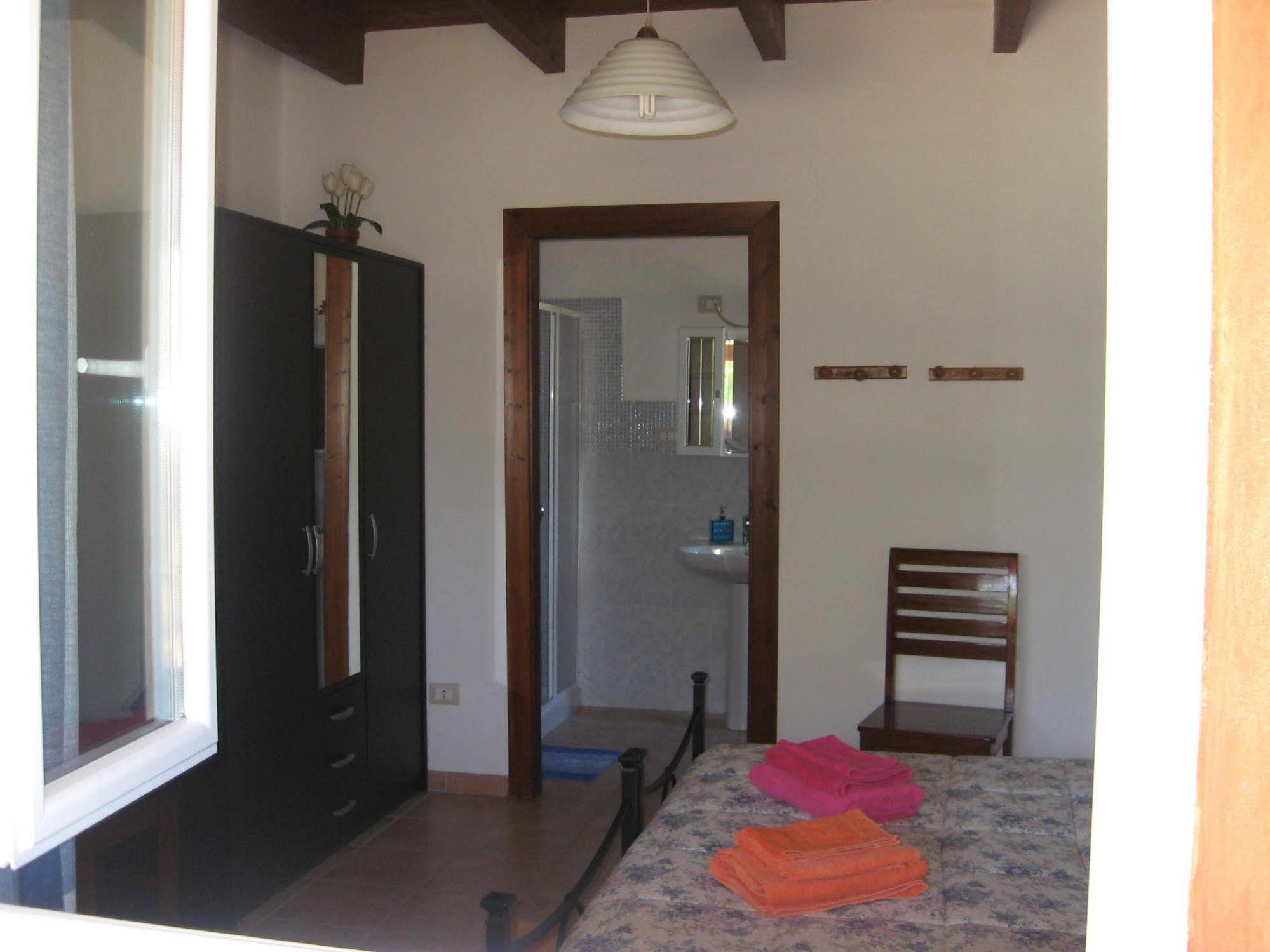 Agriturismo La Barca In Secca ออลเมโด ภายนอก รูปภาพ