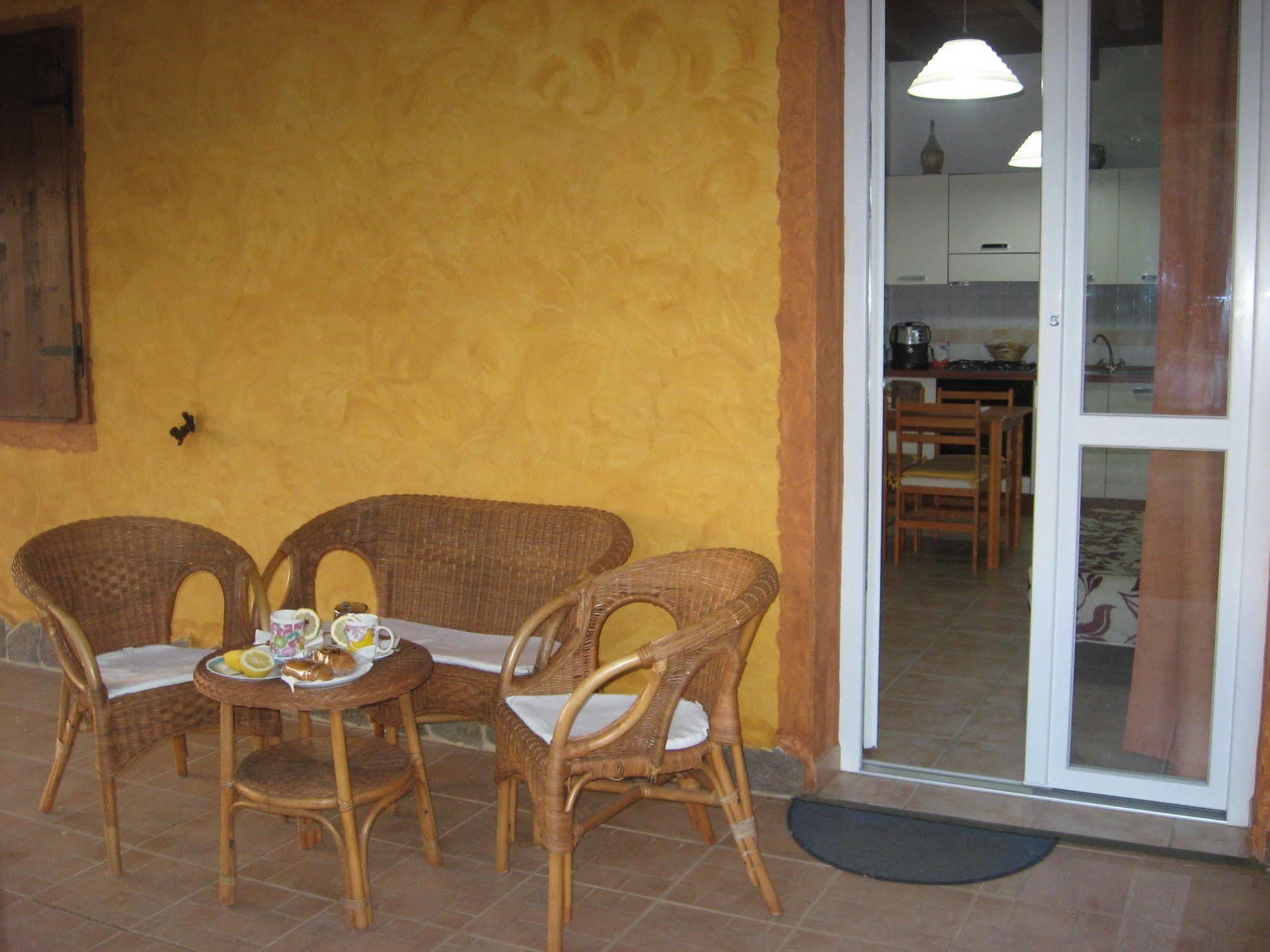 Agriturismo La Barca In Secca ออลเมโด ภายนอก รูปภาพ