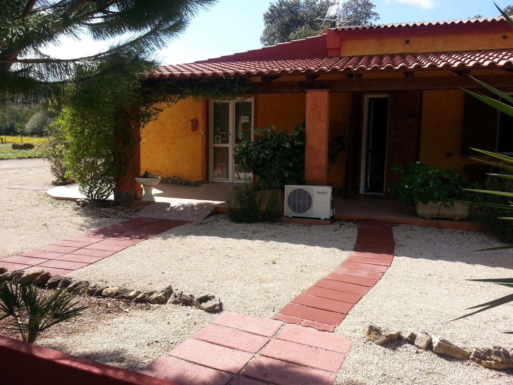 Agriturismo La Barca In Secca ออลเมโด ภายนอก รูปภาพ
